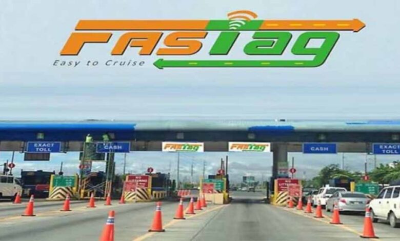 बिना किसी टोल से गुजरे ही लोगों के FasTag से कट गया टोल टैक्स, ऐसे मिलेगा रिफंड