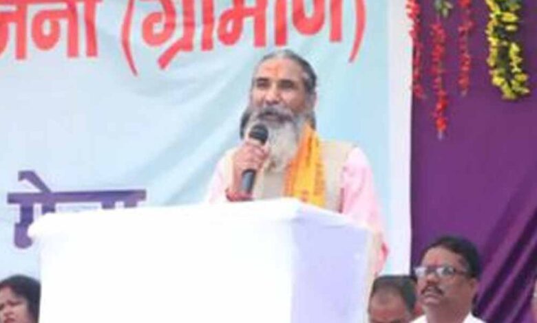 सांसद भोजराज नाग ने पीएचई इंजीनियर की लगाई क्लास
