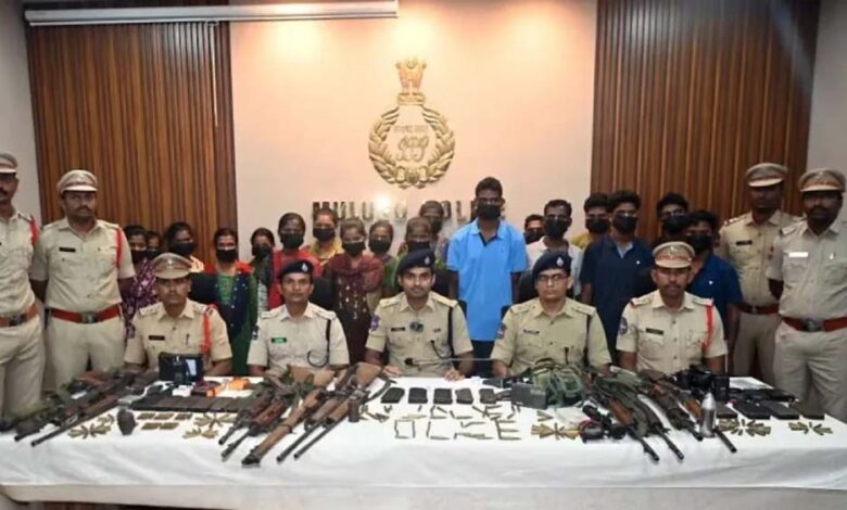 तेलंगाना में पीएलजी बटालियन के डिप्टी कमांडर सहित 20 माओवादी गिरफ्तार, भारी मात्रा में हथियार बरामद