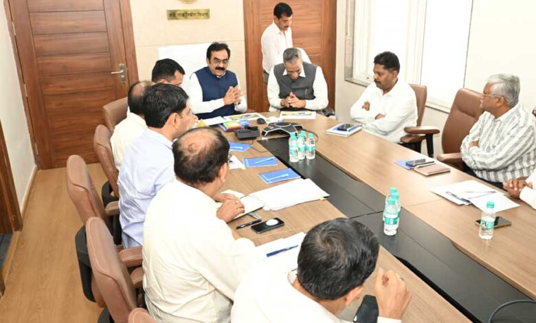 लोक निर्माण मंत्री और भास्कराचार्य संस्थान प्रमुख के बीच उच्च स्तरीय बैठक हुई