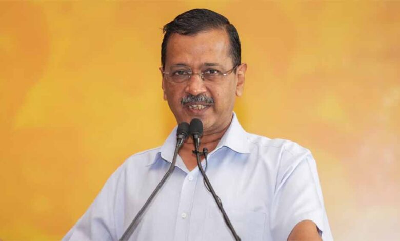 मस्जिद के सामने 24 घंटे बच्चों को हिंदू-मुसलमान सिखाते हैं: केजरीवाल