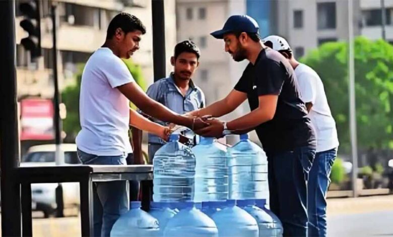 दिल्ली-भी-इस-वक्त-भीषण-गर्मी-की-चपेट-में,-दिल्लीवालों-को-हीट-स्ट्रोक-से-बचाएगी-रेखा-सरकार-की-जलदूत-योजना