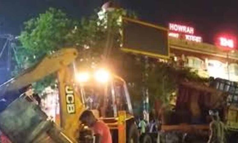 पश्चिम बंगाल में अतिक्रमण के खिलाफ सख्त अभियान, हावड़ा में आधी रात चला बुलडोजर