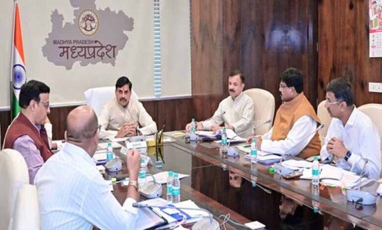स्कूली-शिक्षा-में-कक्षा-8-से-12-में-कृ‍त्रिम-बुद्धिमता-(एआई)-के-कौशल-को-किया-जाये-शामिल-:-मुख्यमंत्री-डॉ.-यादव