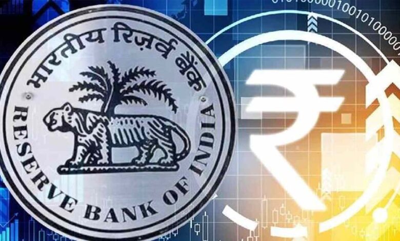 रुपये को संभालने के लिए RBI की तैयारी, बढ़ सकती हैं ब्याज दरें