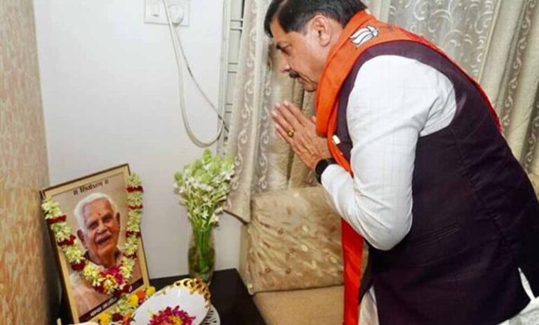 मुख्यमंत्री-डॉ-यादव-ने-स्व.-दादा-असीम-बनर्जी-को-दी-श्रद्धांजलि