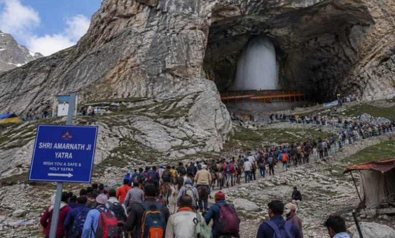 amarnath-yatra-2026:-तेजी-से-पिघल-रहा-बाबा-बर्फानी-का-शिवलिंग,-अब-सिर्फ-1-फीट-शेष;-श्रद्धालुओं-के-लिए-बड़ी-खबर