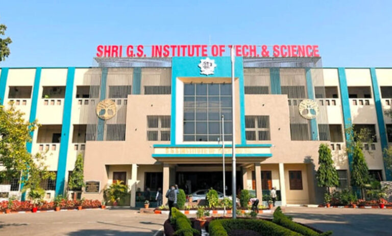 इंदौर-में-इंजीनियरिंग-की-पढ़ाई-अब-हिंदी-में!-sgsits-की-नई-पहल,-छात्रों-को-मिला-बड़ा-विकल्प