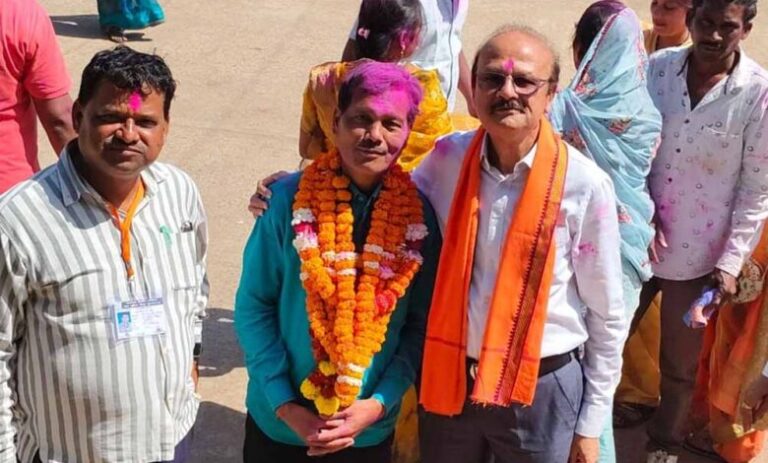 ‘जिसे-कभी-देखा-नहीं,-उसने-मुझे-पिता-बना-लिया’,-राजनांदगांव-में-एक-वोट-से-जीते-पार्षद-पर-नया-विवाद